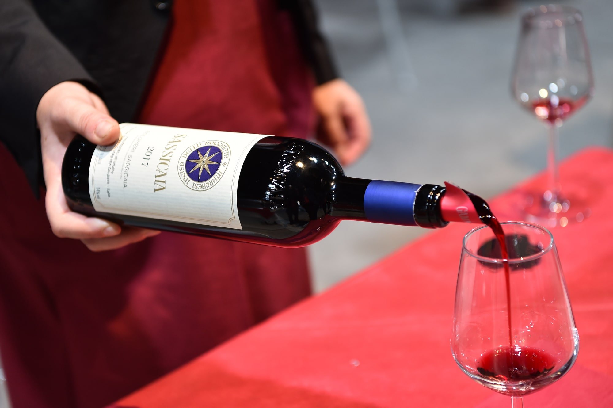 Køb vine fra Toscana, Italiens grønne hjerte, på god auktion priser. Det har en særlig plads i mange vinelskeres hjerter.
