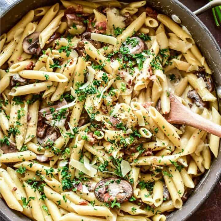 penne med mushrooms og bacon