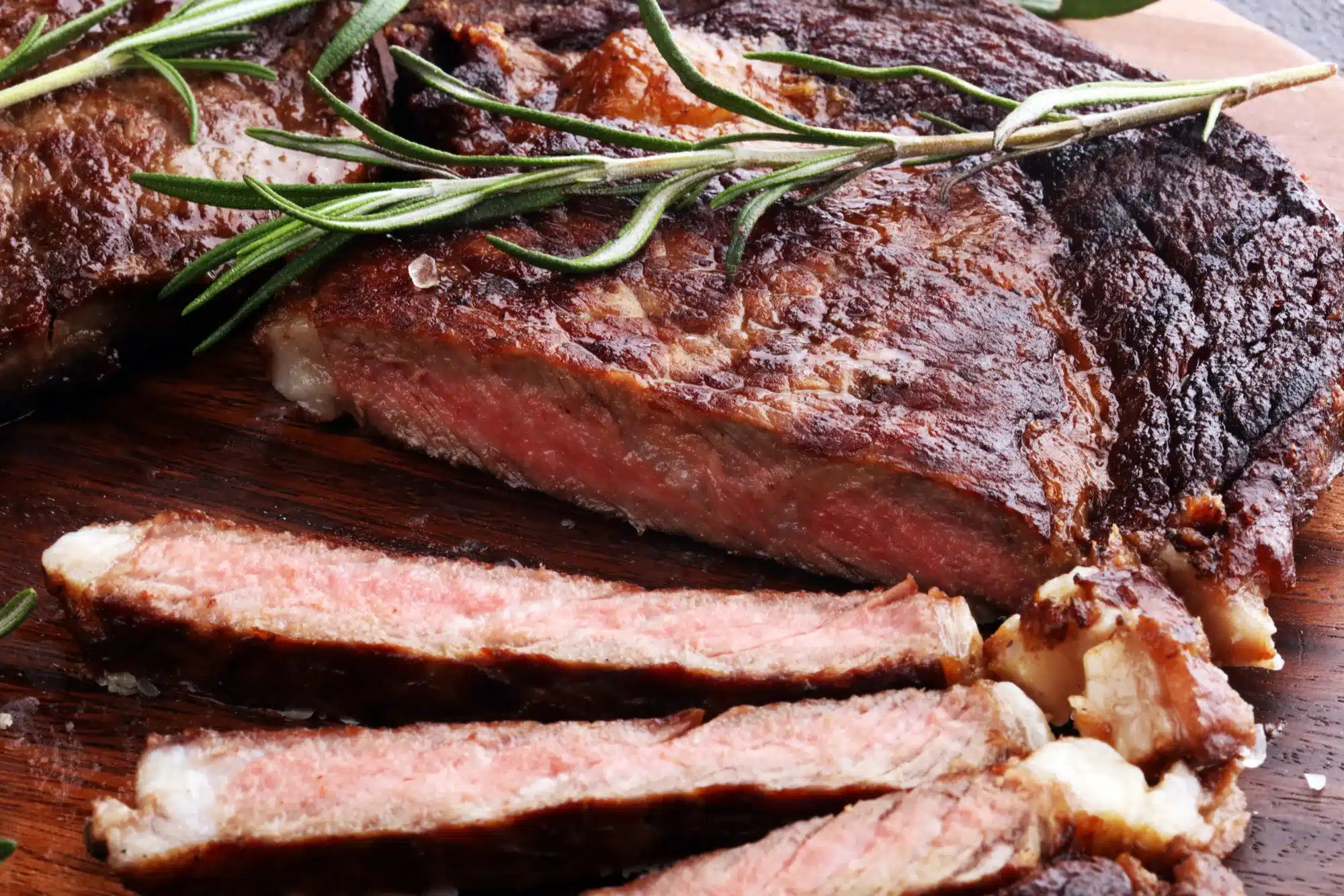 De bedste grillbøffer. Barbecue Rib Eye Steak or rump steak - Dry Aged Wagyu Entrecote Steak