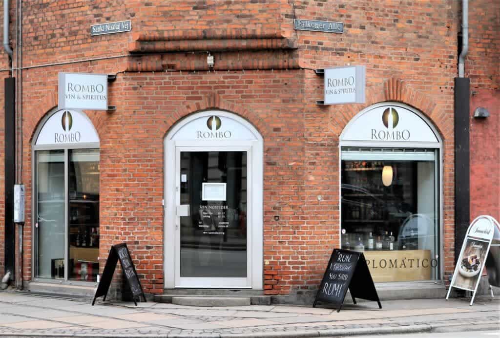 Rombo.dk er en dansk online butik, der specialiserer sig i at sælge højkvalitets rom, whisky, gin, spiritus og vin/champagne.