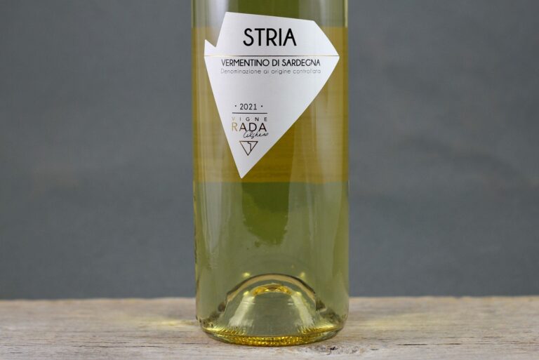Hvad er de bedste vine fra Sardinien? Den smuk ø beliggende i Middelhavet, producerer også en række fremragende vine