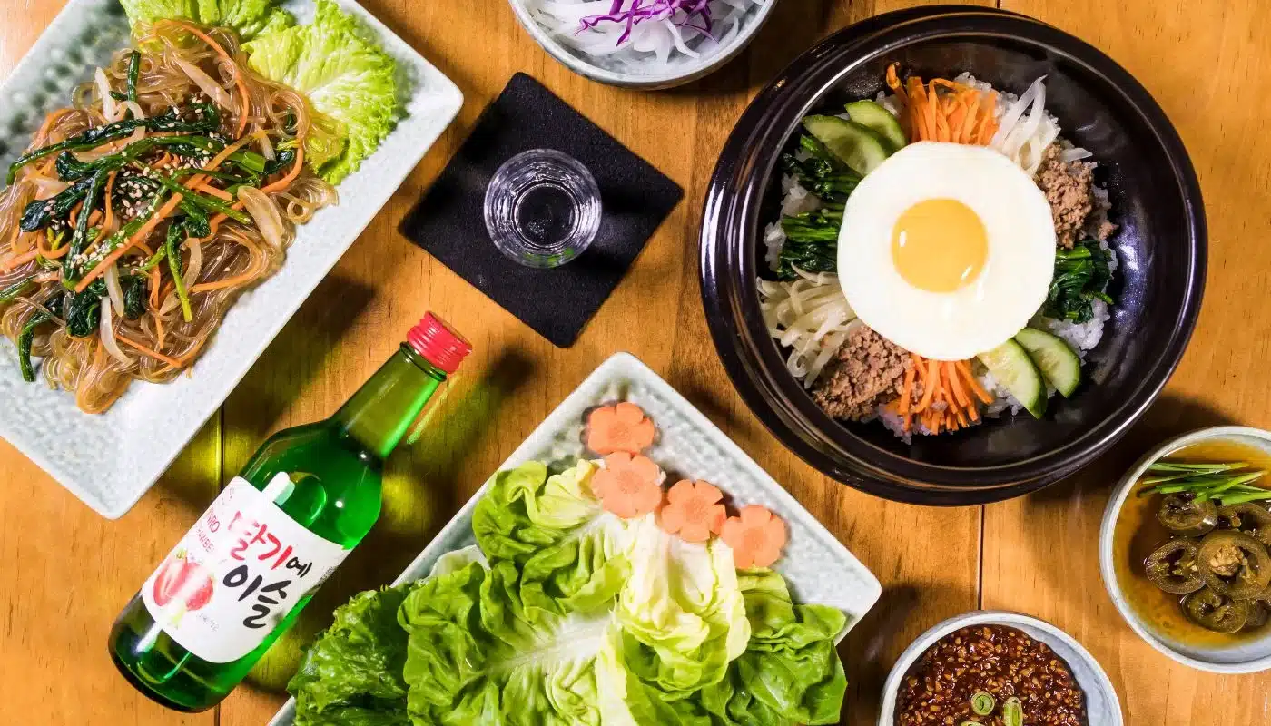 Soju er dybt forankret i den koreanske kultur og sociale traditioner