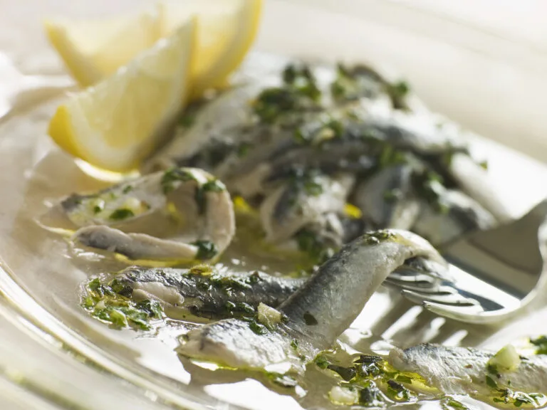 Delikatesser 9 Derfor er Ansjoser de sundeste fisk. Ansjoser marineret i urter Hvidløg og citron
