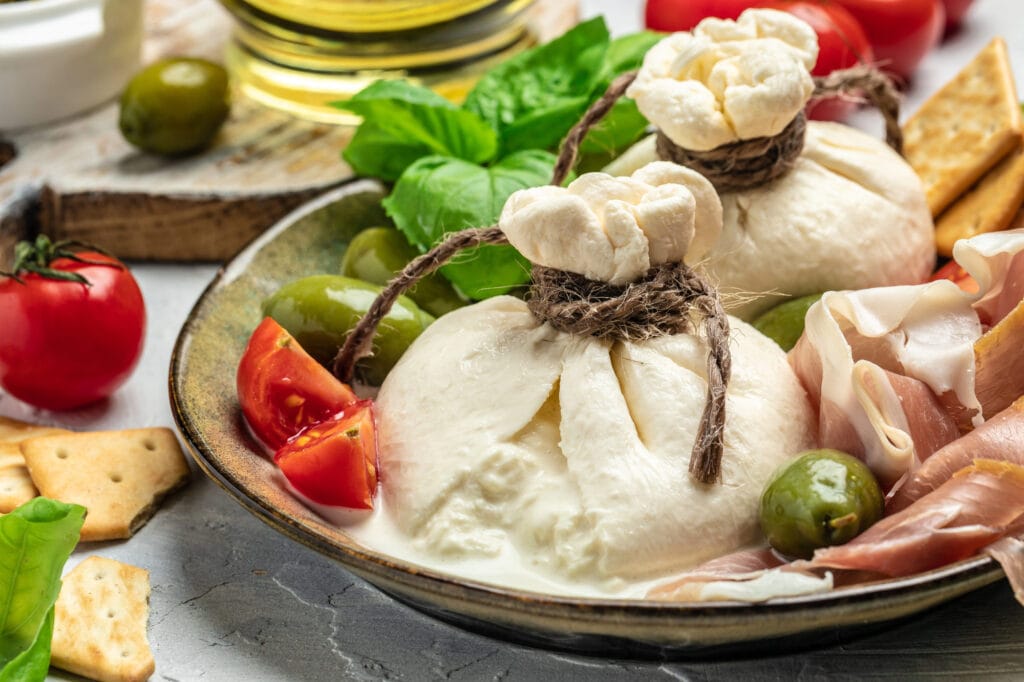 Burrata salat med tomater fra Apulien