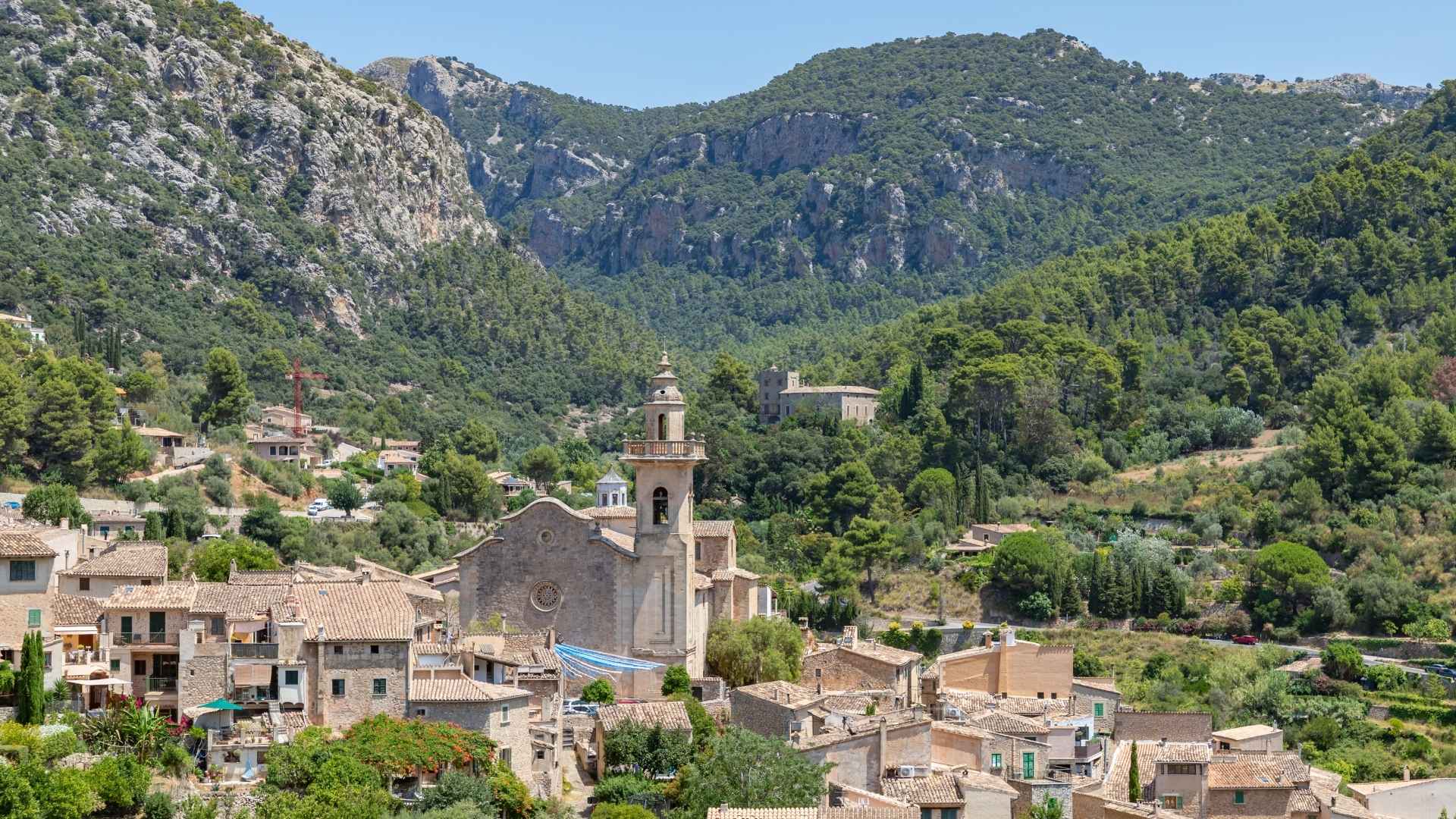 Valldemossa og landsbyerne i Serra de Tramuntana giver et indblik i det Mallorca, hvor øens moderne vinproduktion har sine kulturelle rødder.