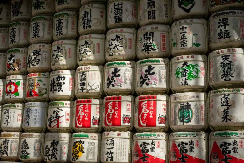 Koji. Risvin fra Asien. Sake tønder i massevin på høje hylder